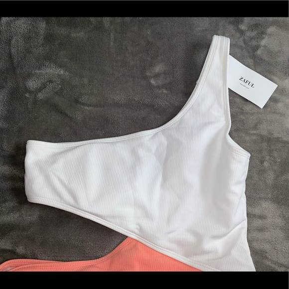 Zaful One Piece Cutout Swimsuit - Picture 3 of 7